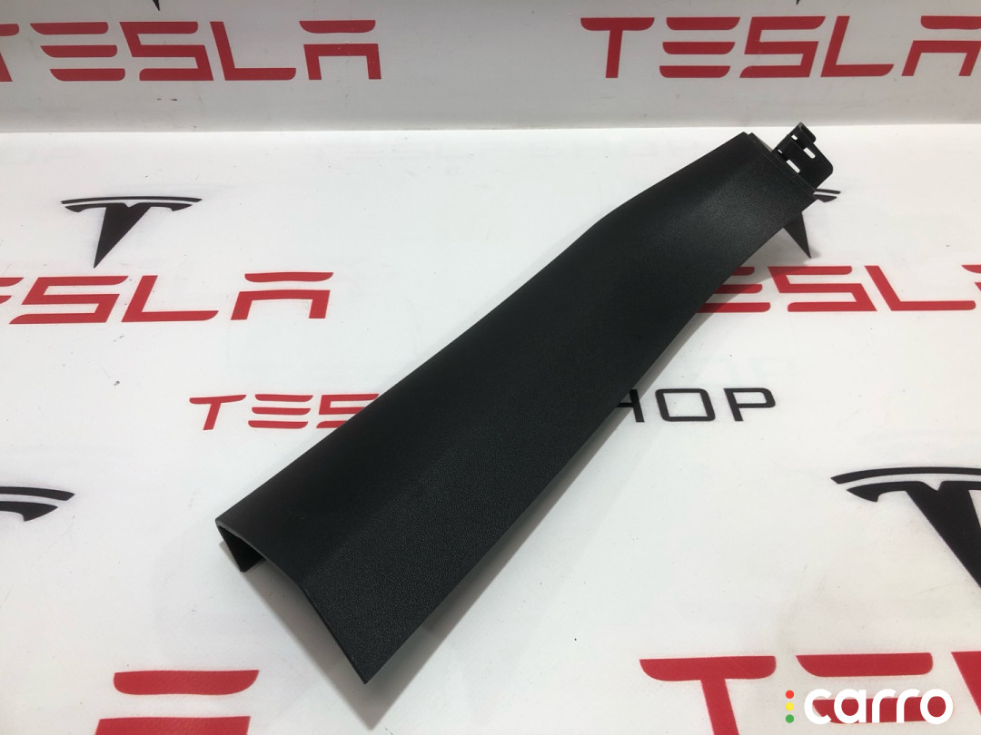 1009254-00-G, 1009235-00-I Накладка крышки багажника Tesla Model S 2013г. - фото №1