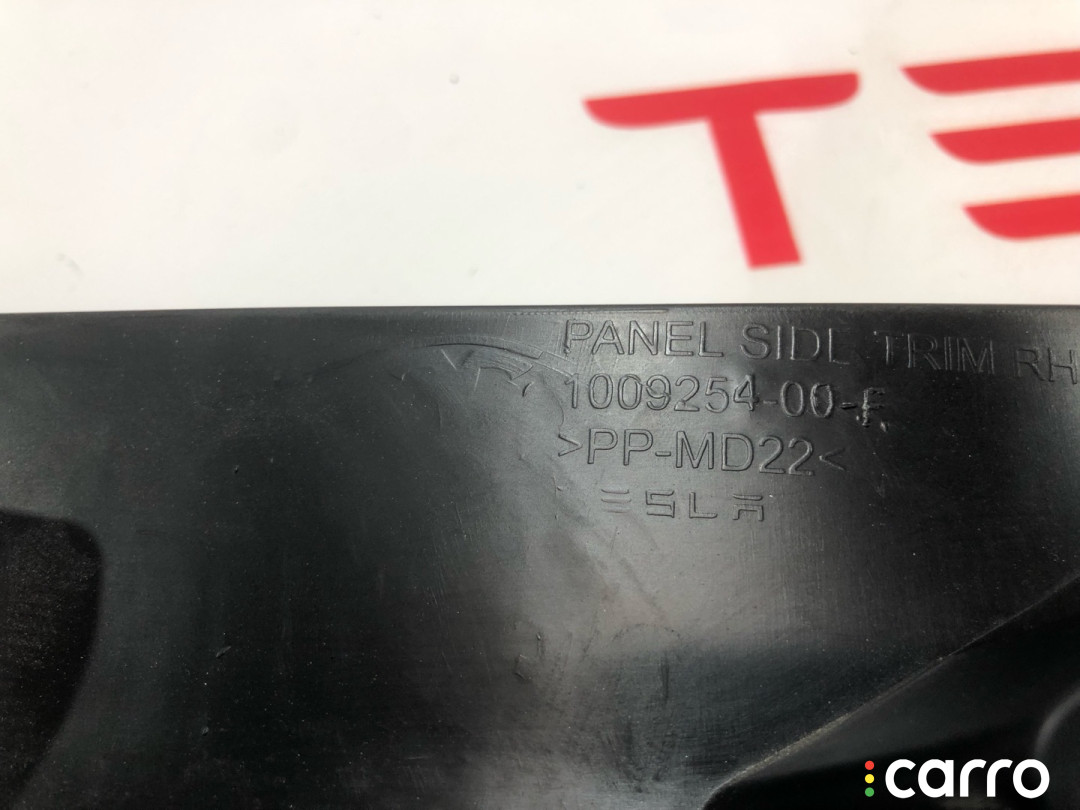 1009254-00-G, 1009235-00-I Накладка крышки багажника Tesla Model S 2013г. - фото №3