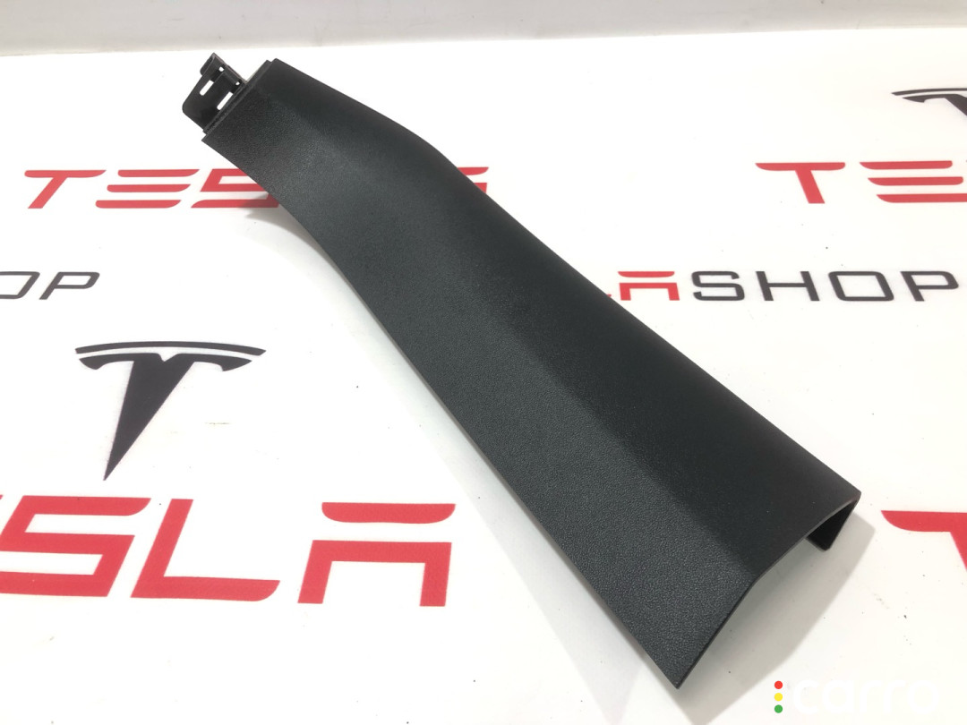 1009234-00-I, 1009252-00-G Накладка крышки багажника Tesla Model S 2013г. - фото №1