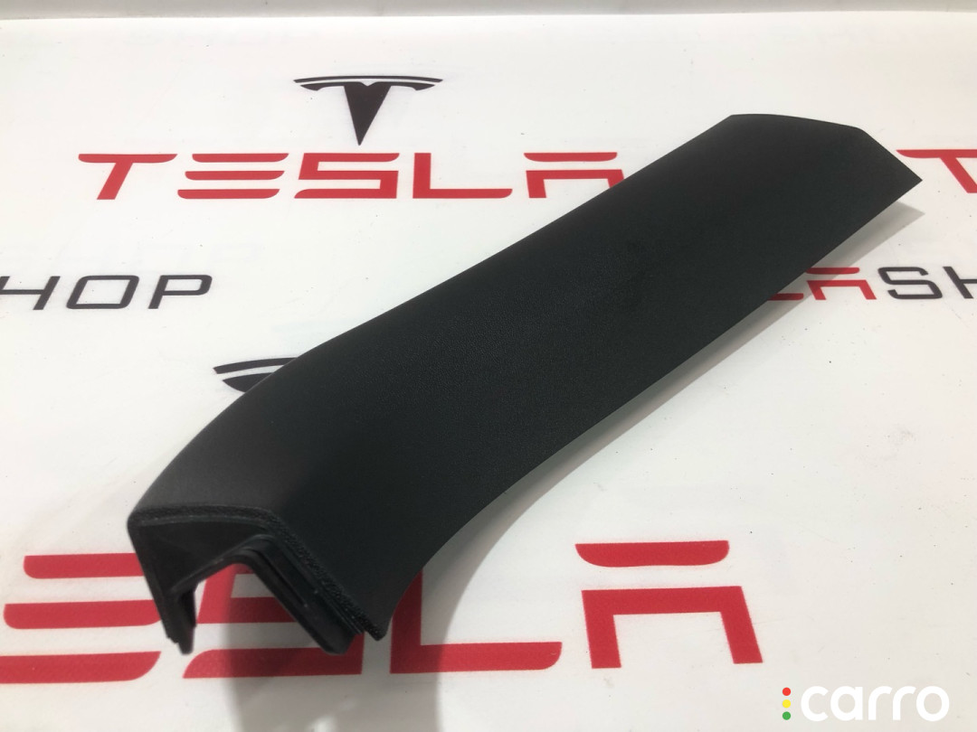 1009234-00-I, 1009252-00-G Накладка крышки багажника Tesla Model S 2013г. - фото №2