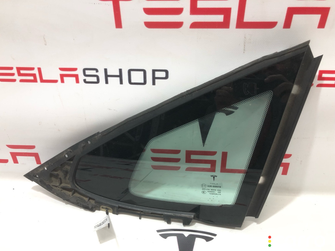 1051821-00-E стекло кузовное правое Tesla Model S 2013г. - фото №1