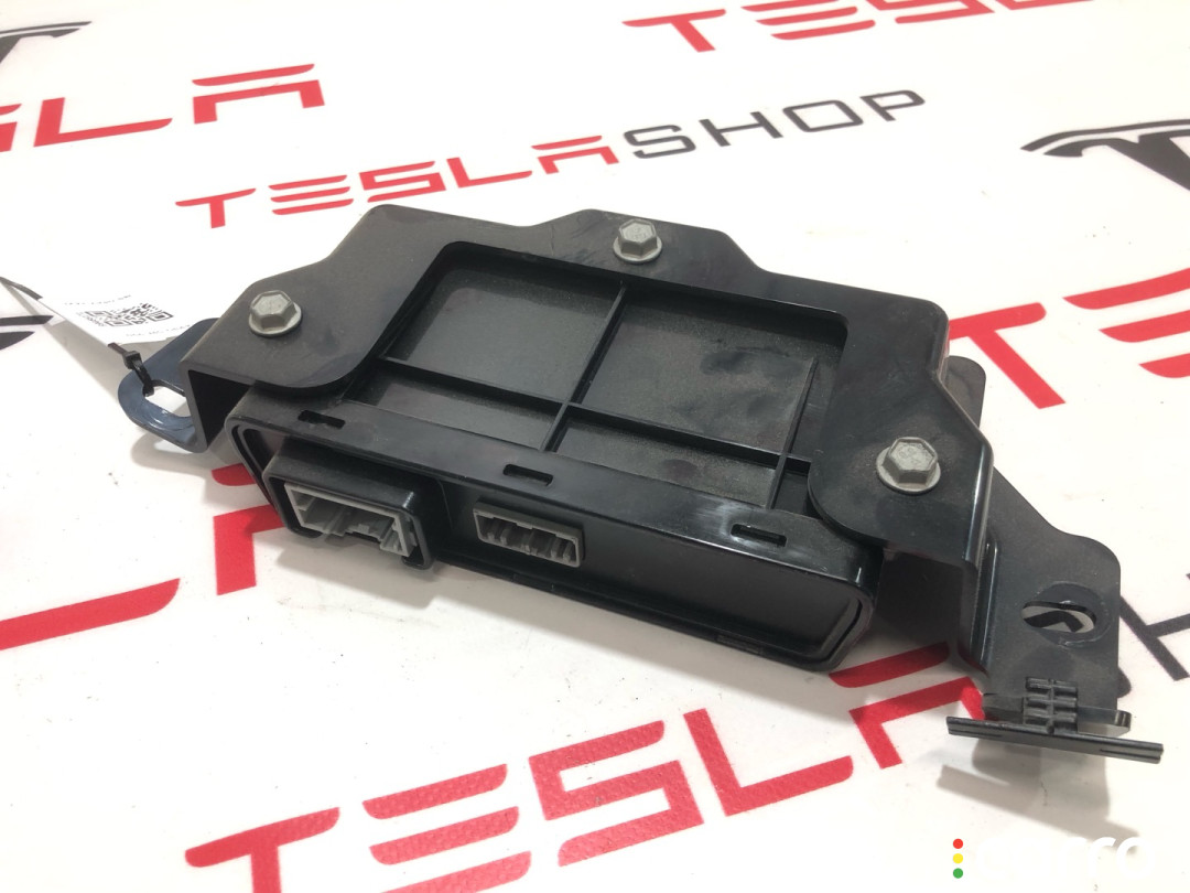 1007618-00-C ЭБУ электронного стояночного тормоза Tesla Model S 2013г. - фото №4