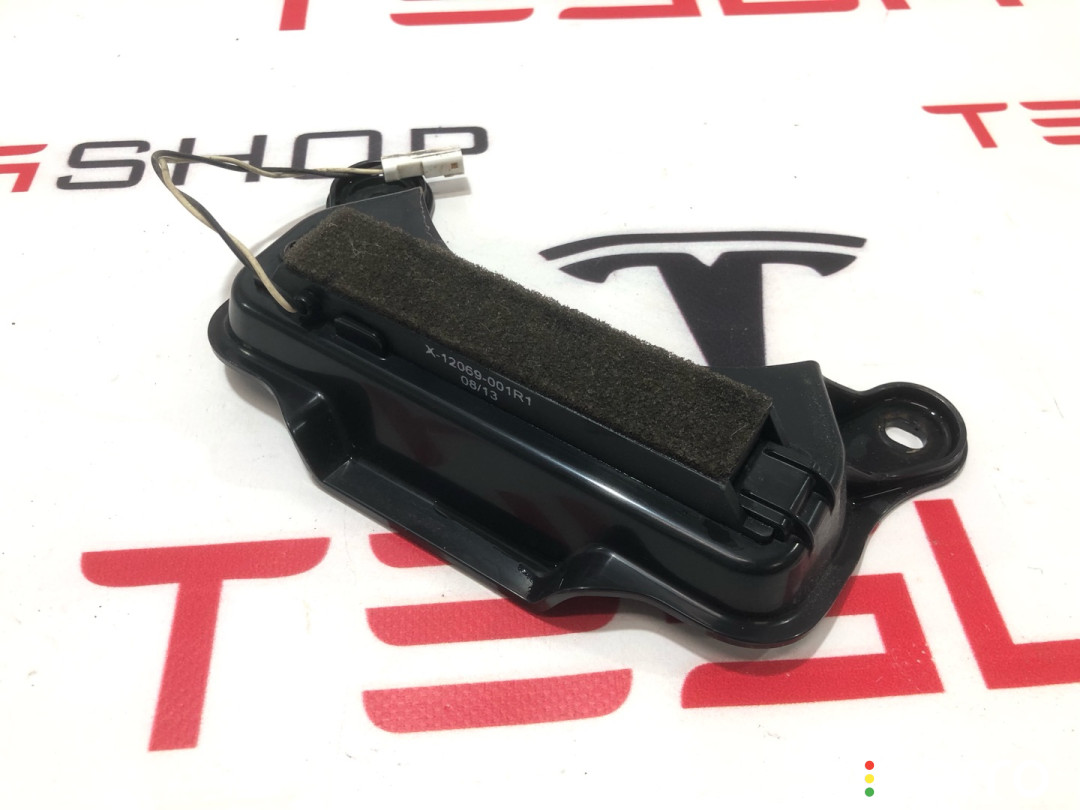 1015865-00-A, 1014951-00-A, X-12069-001R1 Антенна системы комфортного доступа Tesla Model S 2013г. - фото №1