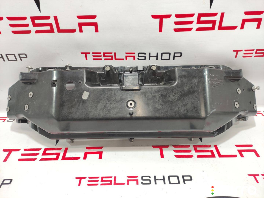 1035176-00-G передняя панель (телевизор) Tesla Model X 2018г. - фото №1
