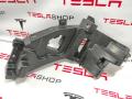 1043612-00-F, 1048807-00-A крепление фары (кронштейн фары) правой Tesla Model X 2018г. - фото №3