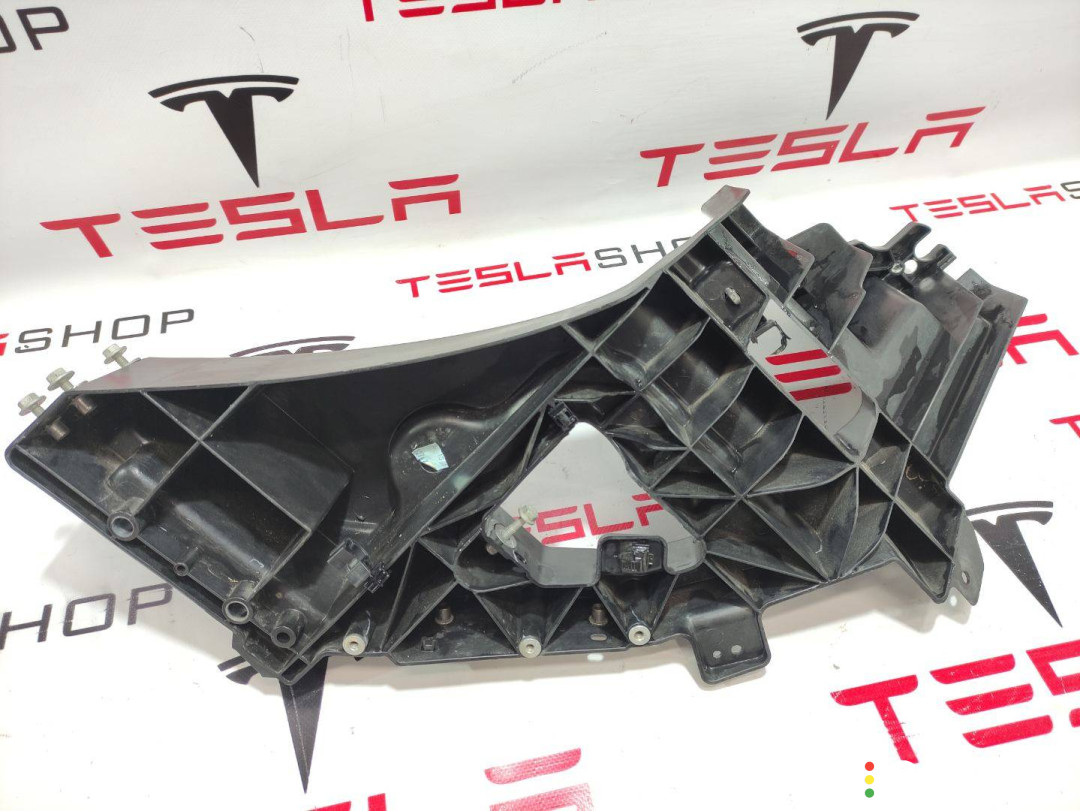 1043612-00-F, 1048807-00-A крепление фары (кронштейн фары) правой Tesla Model X 2018г. - фото №4