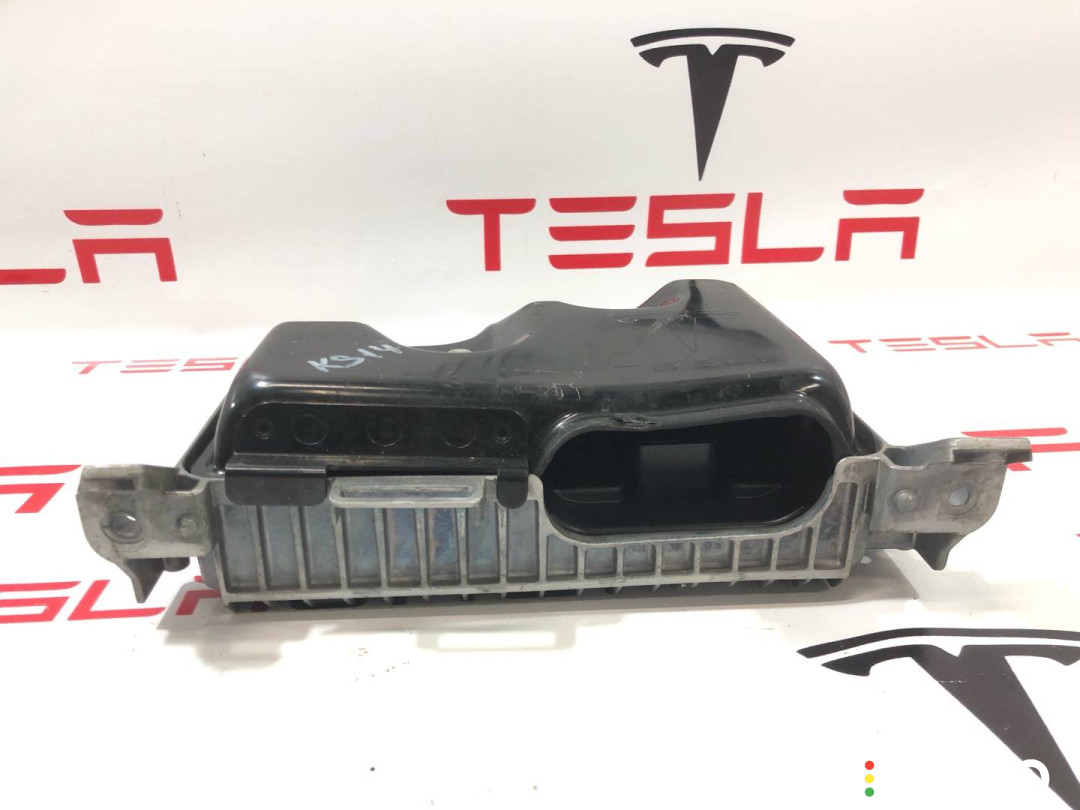 1497324-00-F, 1569303-00-A, 1583991-00-C блок управления BCM (бортовой сети) Tesla Model 3 2020г. - фото №2