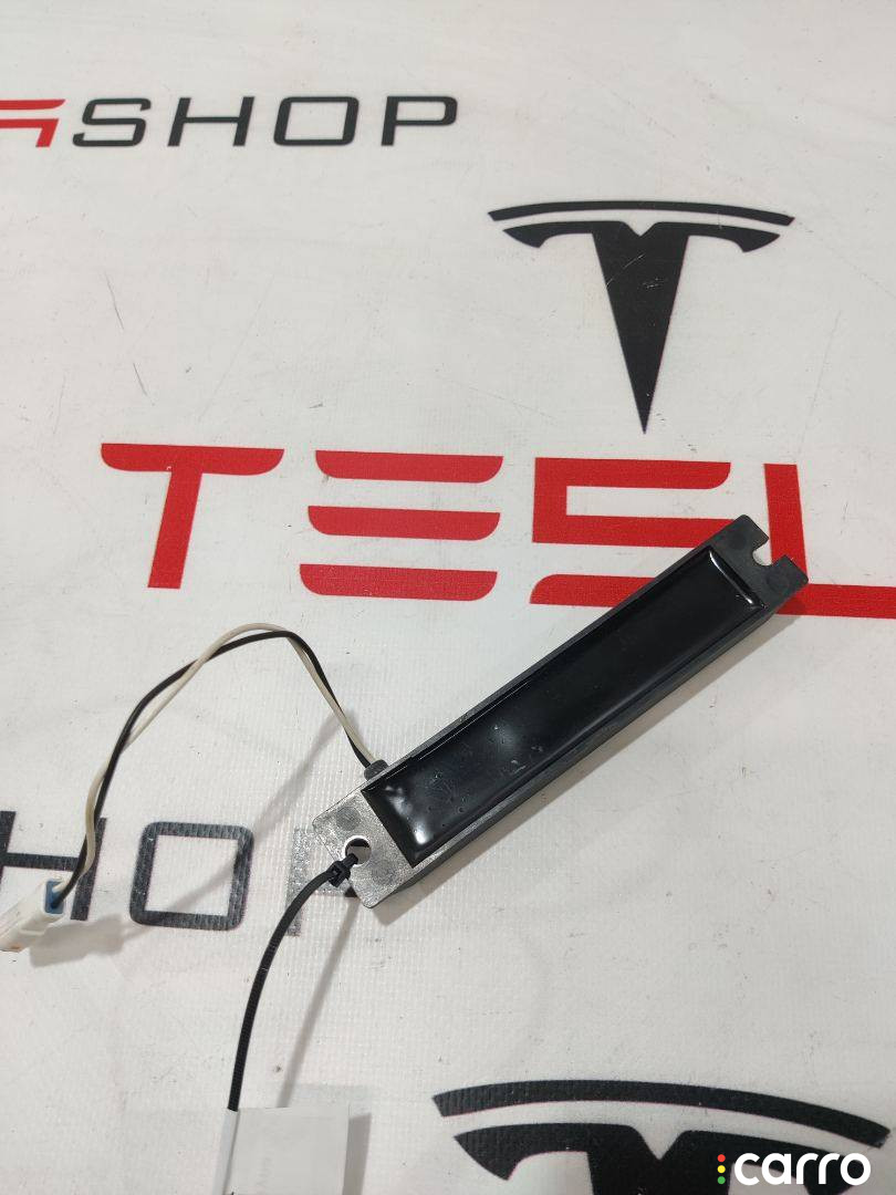 1015865-00-A, 1014951-00-A, X-12069-001R1 Антенна системы комфортного доступа Tesla Model S - фото №1