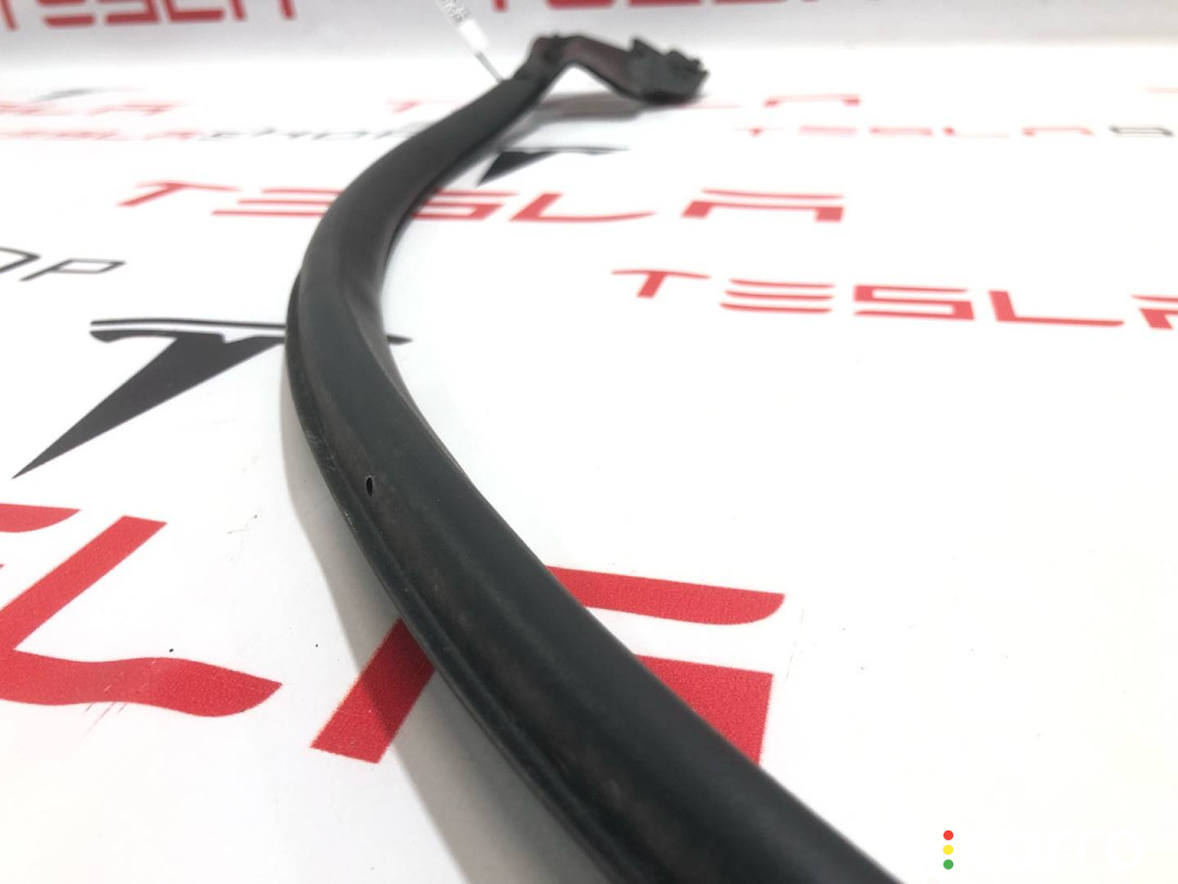 600959300D Уплотнитель передней двери Tesla Model S - фото №4