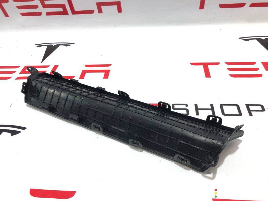 1494006-00-B, 1494009-00-A Заглушка бампера Tesla Model Y 2021г. - фото №2