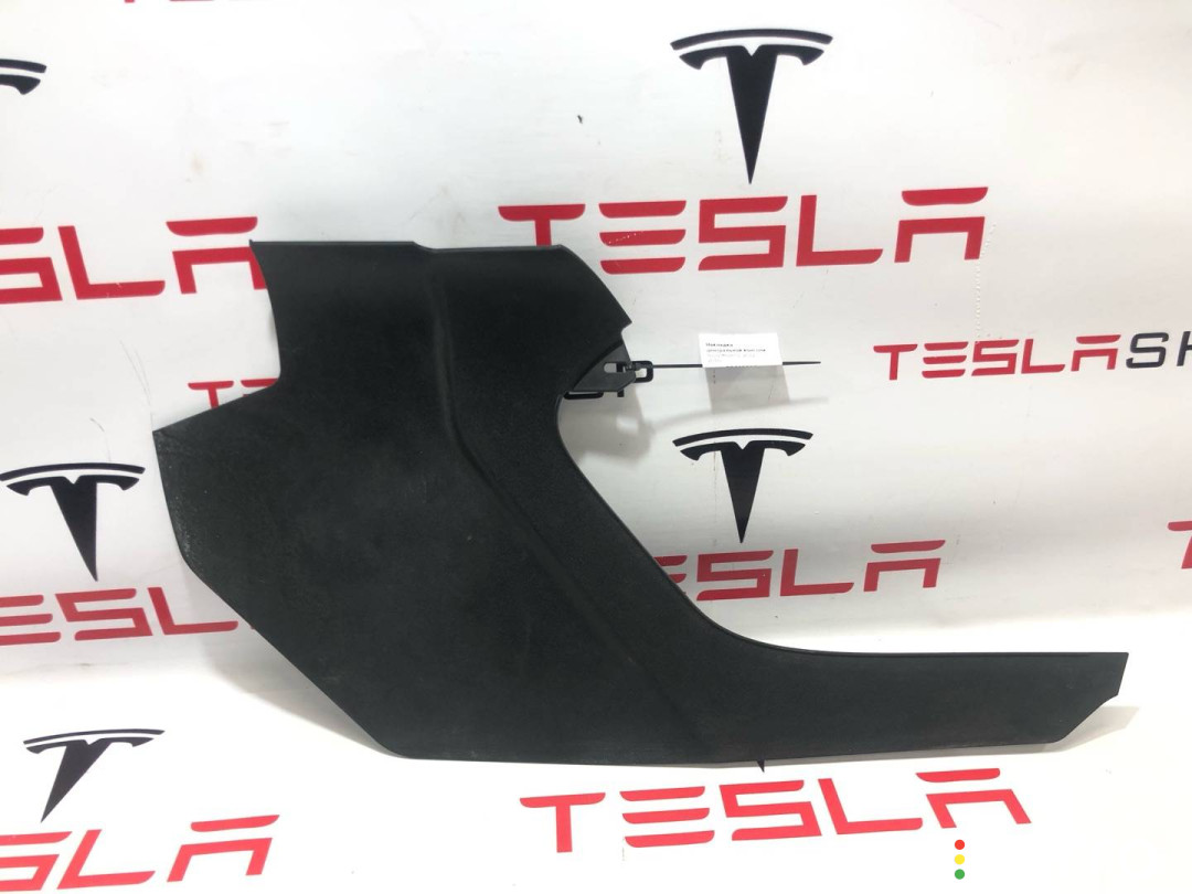 1008248-00-E Накладка центральной консоли Tesla Model S - фото №1