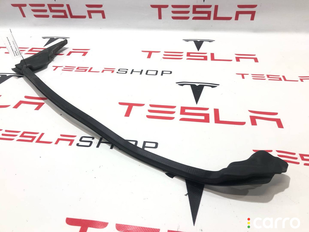 100542000D Уплотнитель передней двери Tesla Model S - фото №2