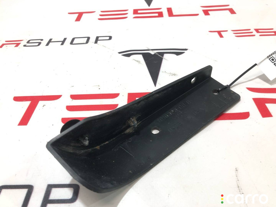 1016323-00-C Кронштейн крепления подкрылка заднего левого Tesla Model S - фото №1