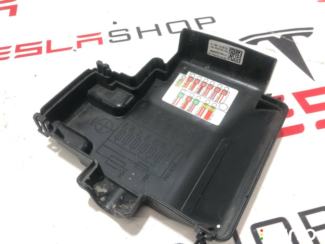 1013274-00-C Крышка блока предохранителей переднего Tesla Model S - фото №4