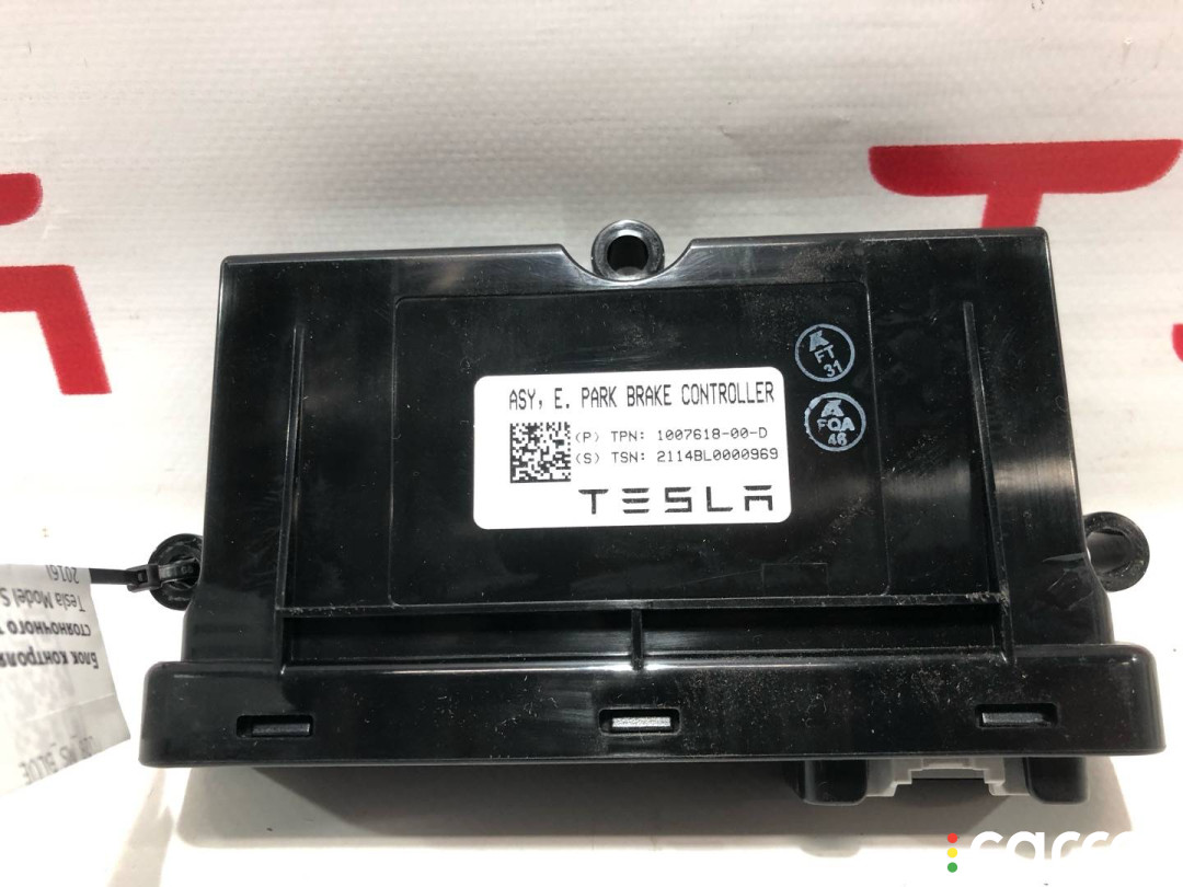 1007618-00-D ЭБУ электронного стояночного тормоза Tesla Model S - фото №1