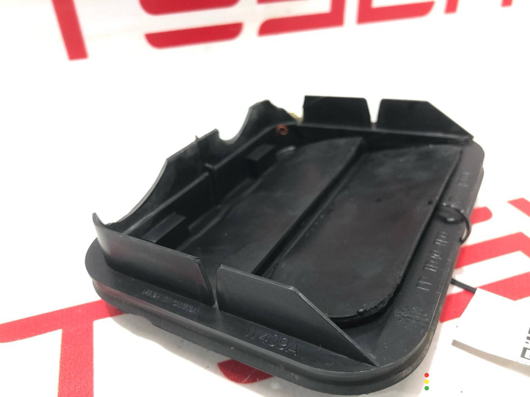 6007556, 2F2AB2, 6007556-00-A вентиляционный люк Tesla Model S - фото №1