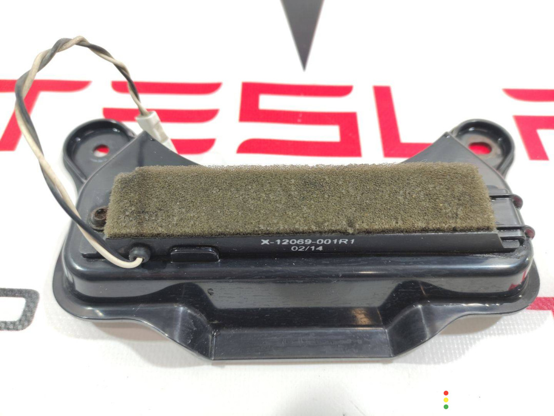 1015865-00-A, 1014951-00-A, X-12069-001R1 Антенна системы комфортного доступа Tesla Model S - фото №1