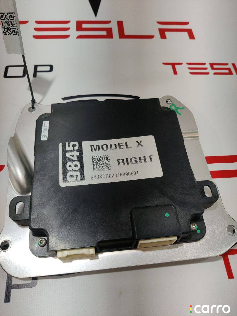 1050183-00-E модуль управления двери передней правой Tesla Model X 2018г. - фото №1