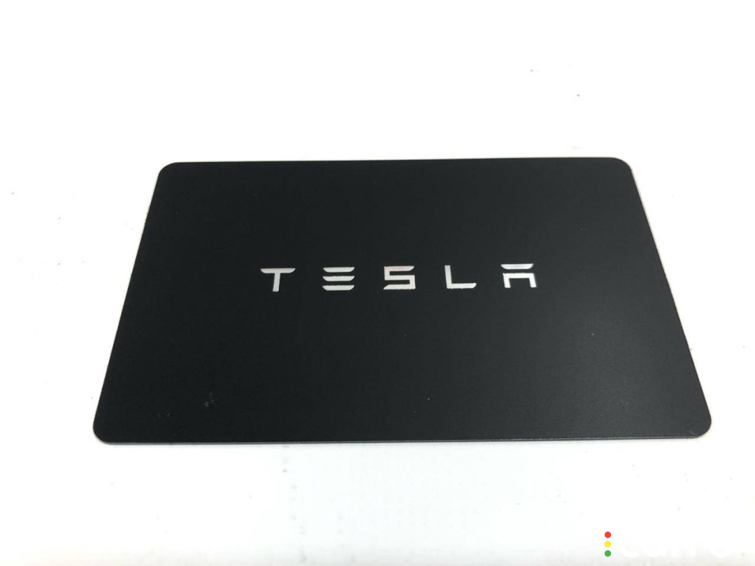 1104284-00-F, 1131087-00-G Ключ-карта Tesla Model Y - фото №1