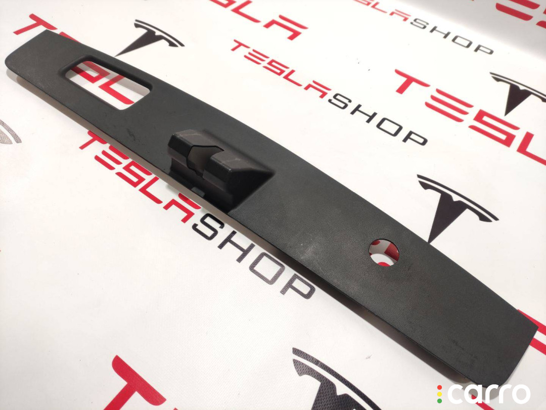 1037897-00-E, 1037898-00-D Накладка крышки багажника Tesla Model X 2018г. - фото №1