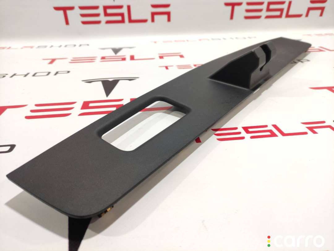 1037897-00-E, 1037898-00-D Накладка крышки багажника Tesla Model X 2018г. - фото №3