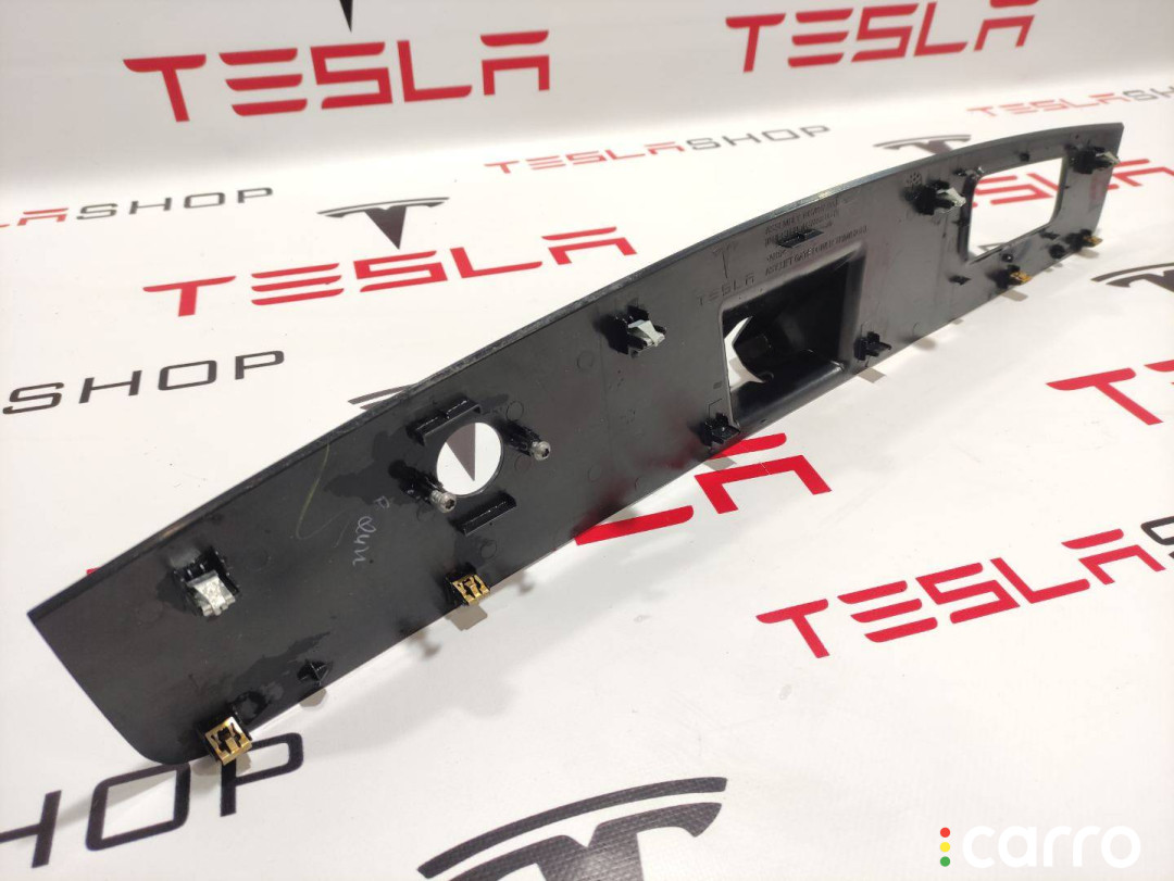 1037897-00-E, 1037898-00-D Накладка крышки багажника Tesla Model X 2018г. - фото №4