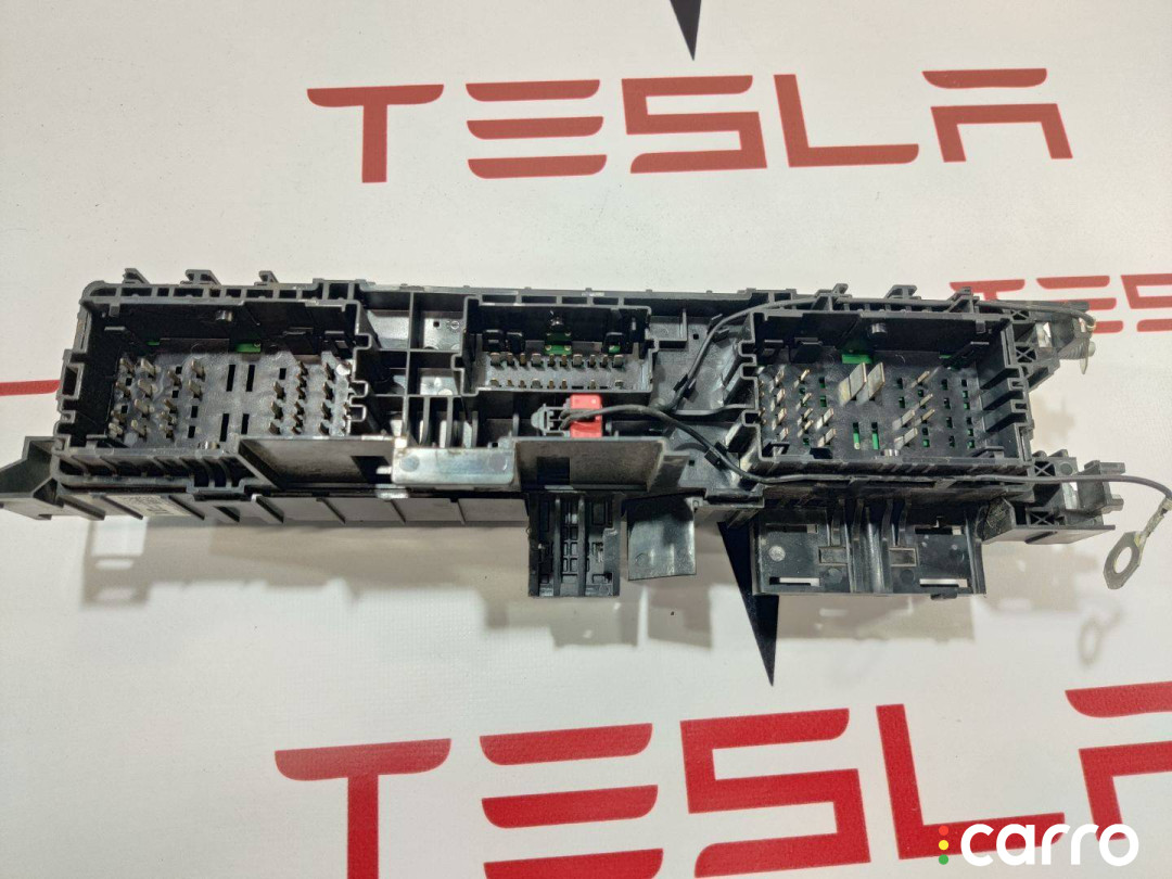 1094405-02-D Блок предохранителей передний Tesla Model X 2018г. - фото №2