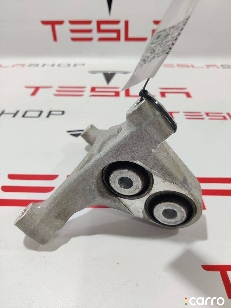 103530000E, 1035000-01-J, 1055368-00-G кронштейн двигателя левый Tesla Model X 2018г. - фото №1