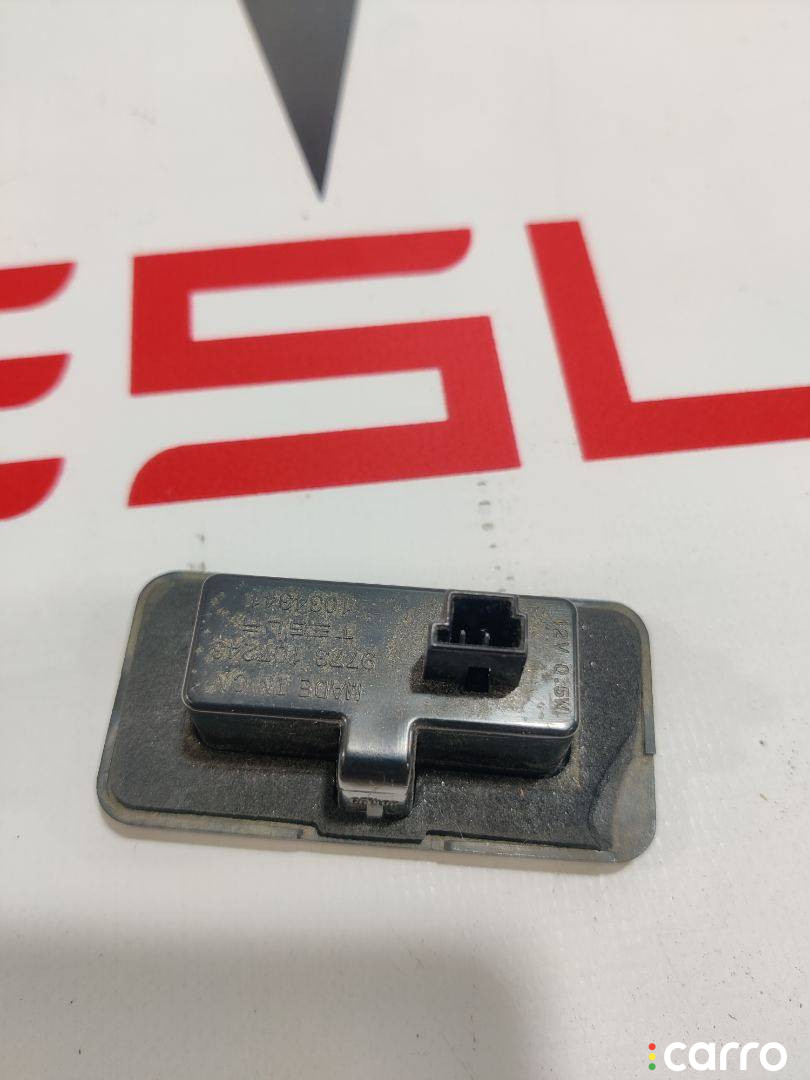 1034341-00-B Подсветка номера Tesla Model X 2018г. - фото №2