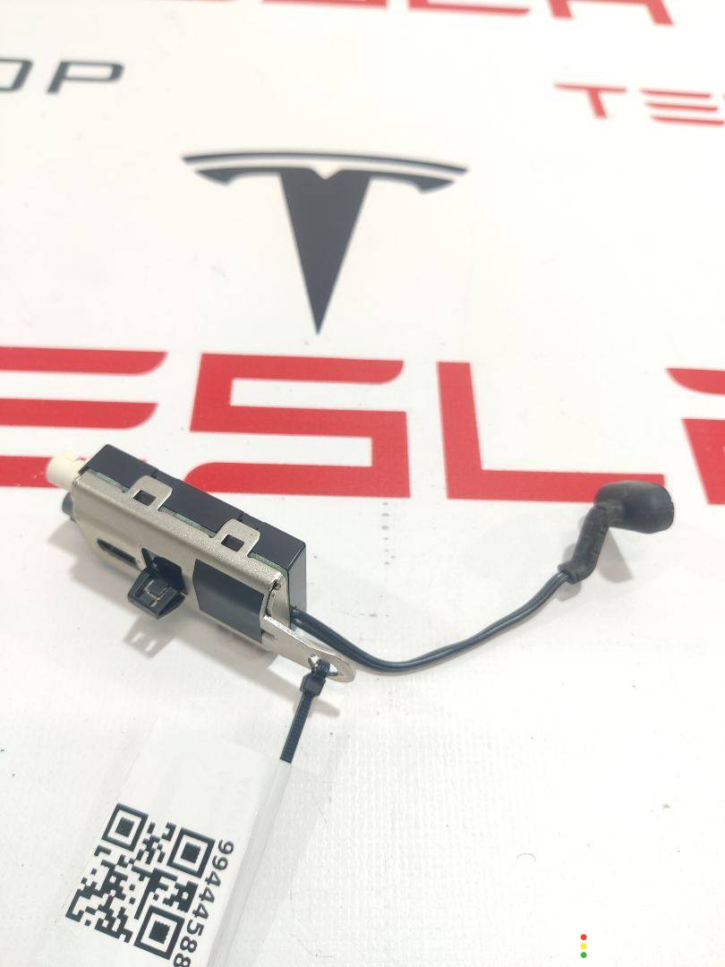 1448944-00-B усилитель антенны Tesla Model X 2018г. - фото №1