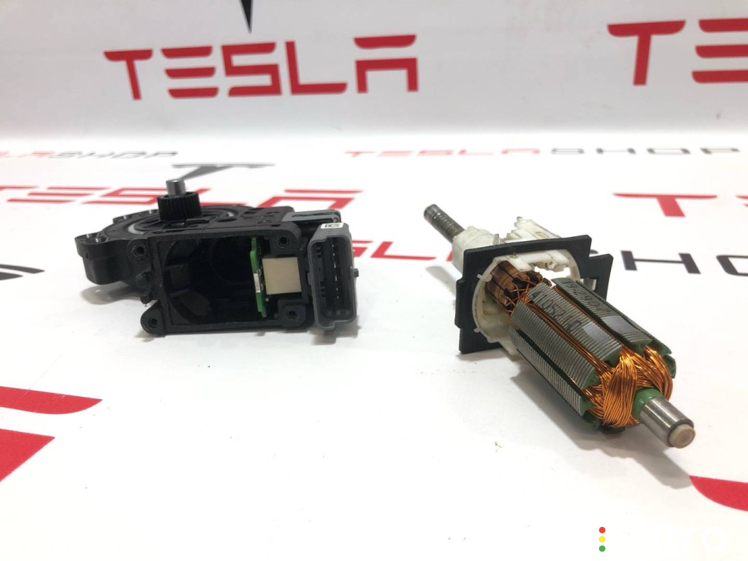 102882100C моторчик стеклоподъемника задний правый Tesla Model X 2018г. - фото №2