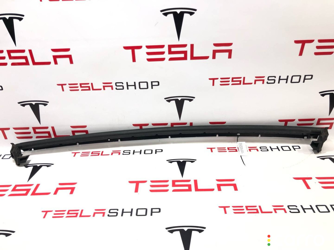 1072080-00-B, 1072080-80-D уплотнитель задний правый Tesla Model X 2018г. - фото №1