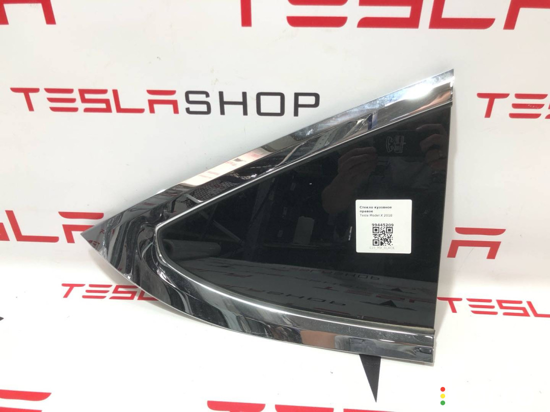 1034907-80-F Форточка в заднее крыло Tesla Model X 2018г. - фото №1