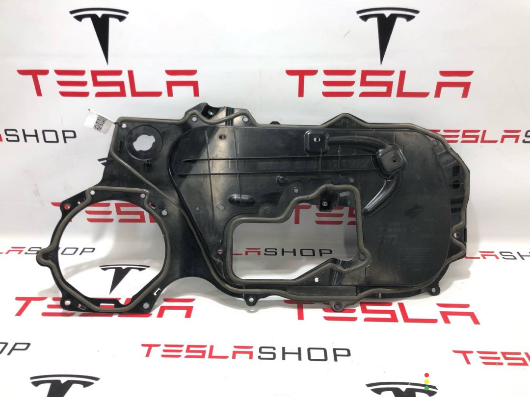 1092148-00-E Накладка двери внутренняя передняя левая Tesla Model 3 2019г. - фото №3