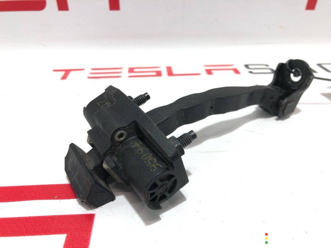 1089509-00-B Ограничитель открывания двери задней Tesla Model 3 2019г. - фото №1