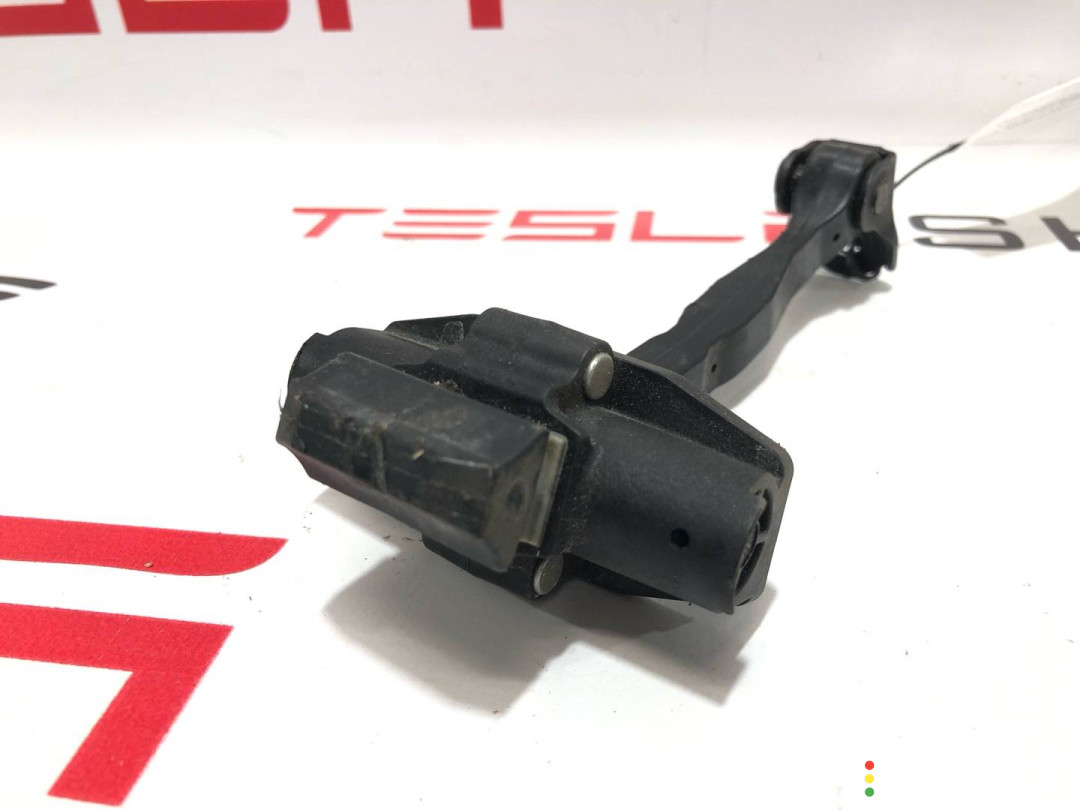1089509-00-B Ограничитель открывания двери задней Tesla Model 3 2019г. - фото №4