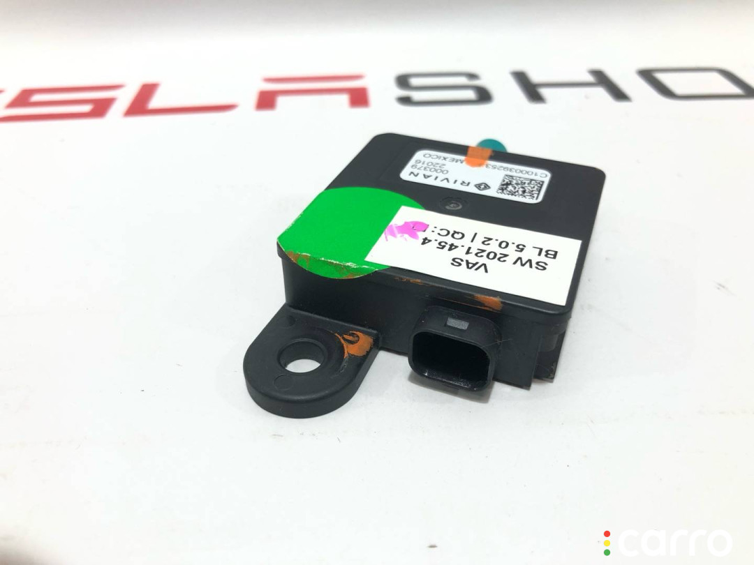 C100039253-F, PT00062899 антенна Rivian R1T 2022г. - фото №1