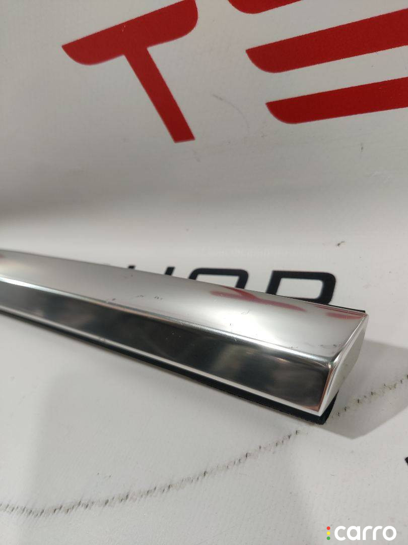 1080745-00-F молдинг двери задней левой Tesla Model 3 2019г. - фото №3
