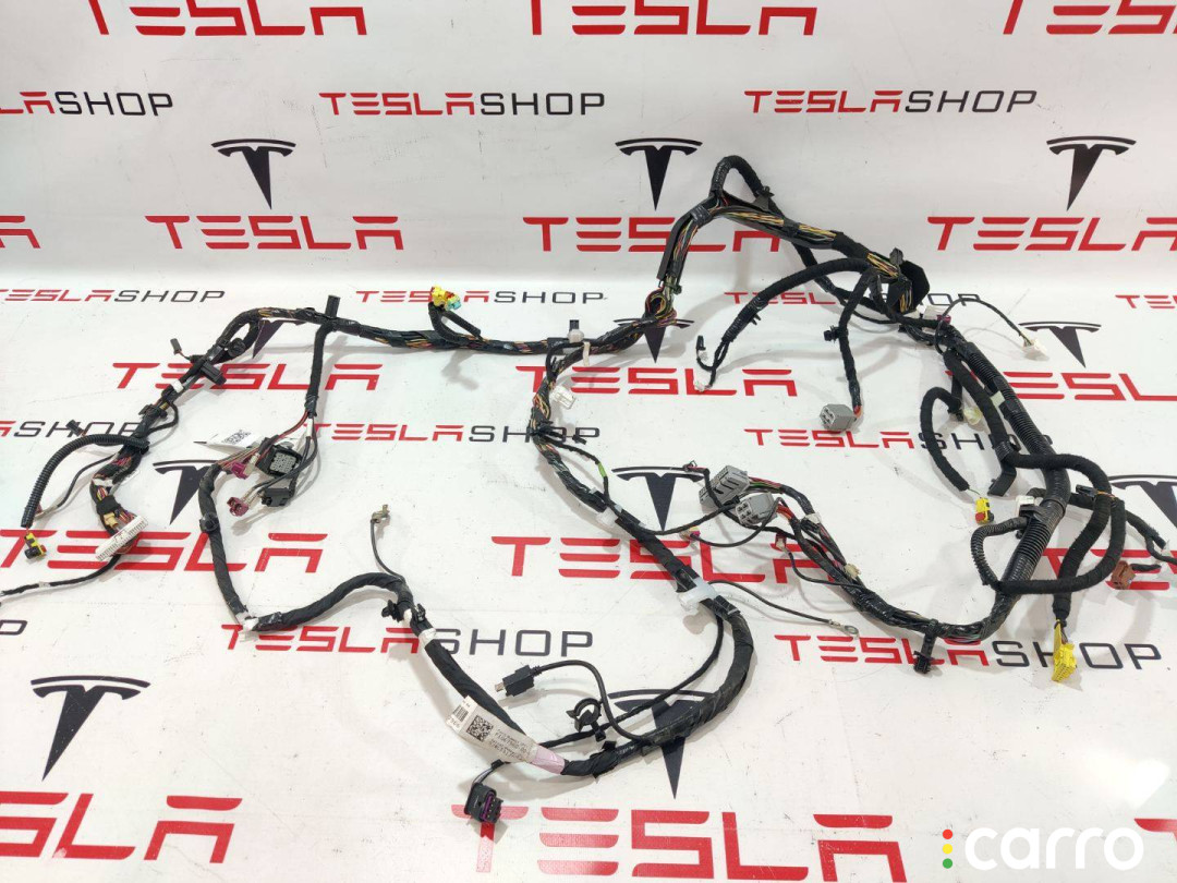 1121037-00-C, 1067960-00-D разъем (фишка) проводки Tesla Model 3 2019г. - фото №1