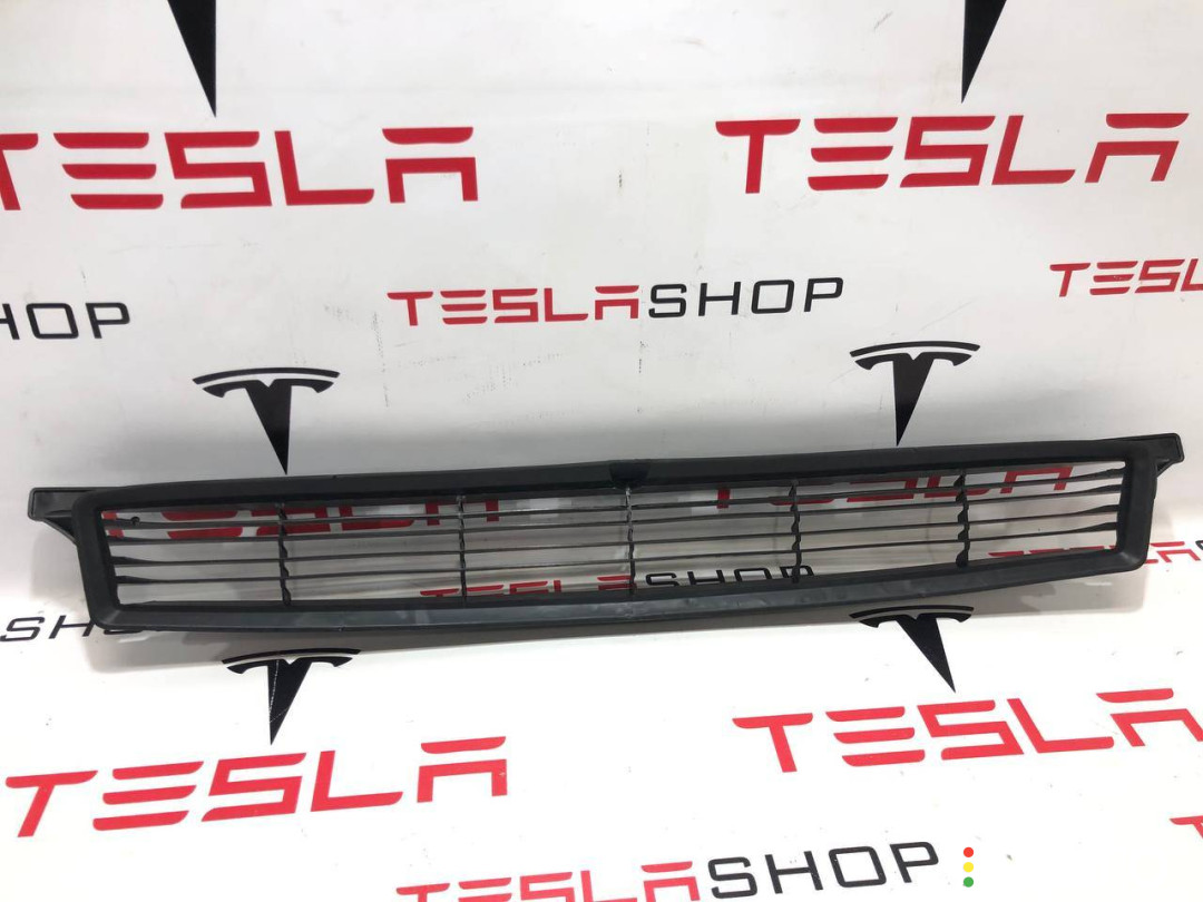 1047734-00-F Заглушка (решетка) в бампер нижняя Tesla Model X 2019г. - фото №3