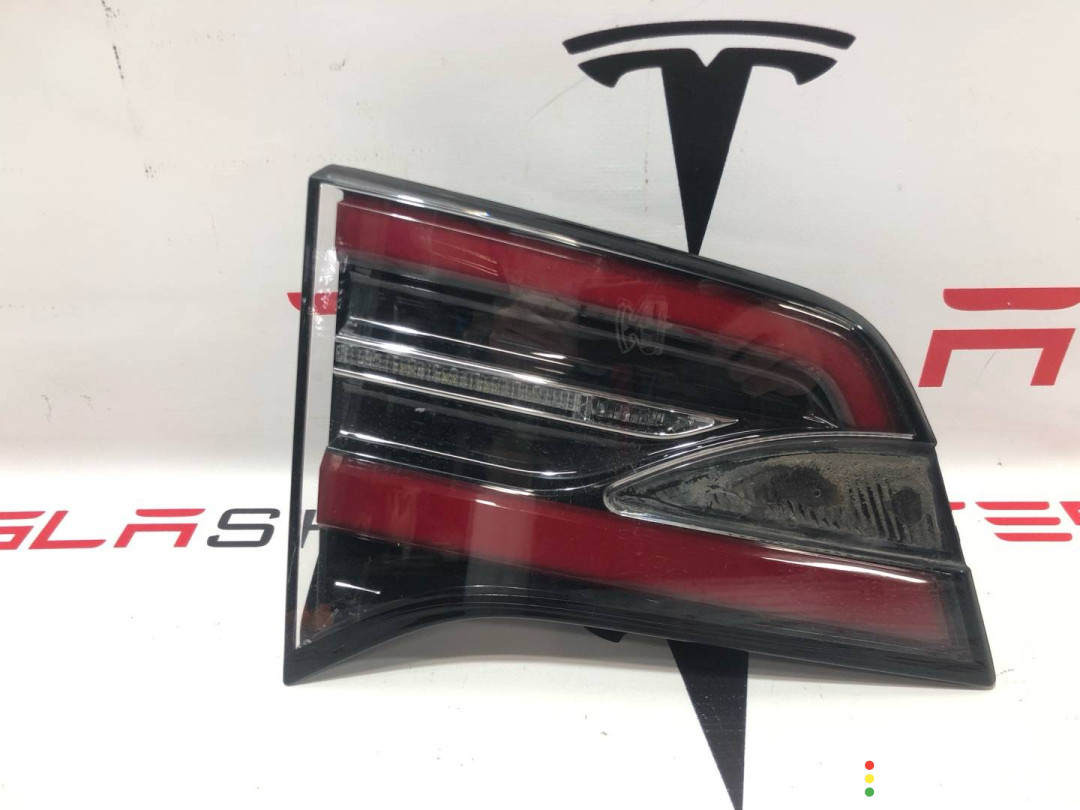1034336-00-B фонарь крышки багажника левый Tesla Model X 2019г. - фото №1