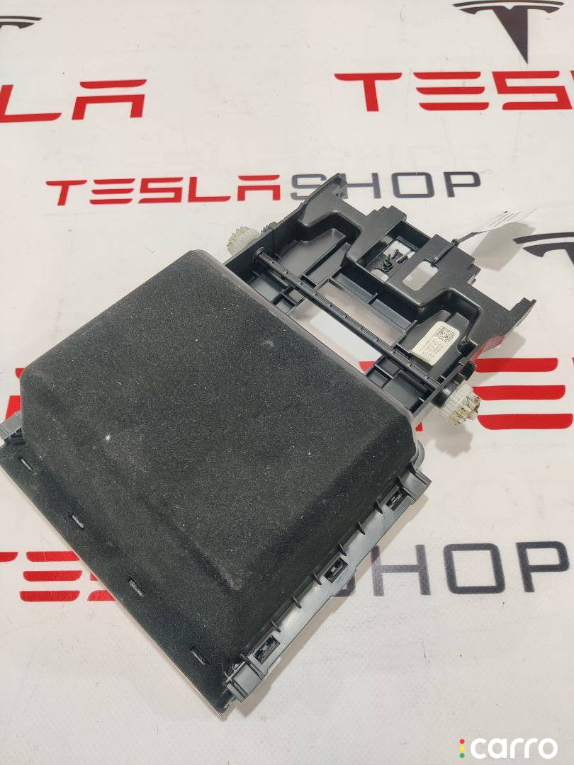 1564463-00-A вещевой ящик центральной консоли Tesla Model S 2-й рест 2021г. - фото №2
