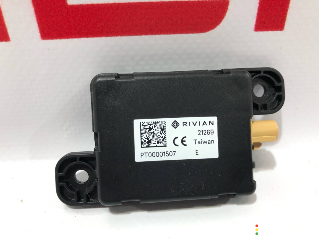 PT00001507 антенна Rivian R1T 2022г. - фото №1