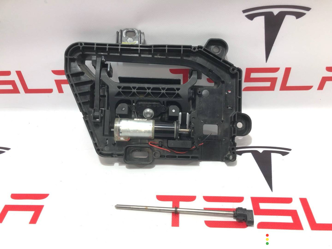1071880-00-A, 1046121-00-E, 1100299-S0-A ручка наружная двери левой Tesla Model S - фото №4