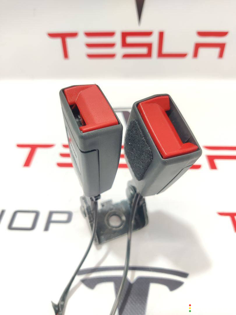 1593201-00-B, 1592381-00-B Замок ремня безопасности задний Tesla Model S 2-й рест 2021г. - фото №1