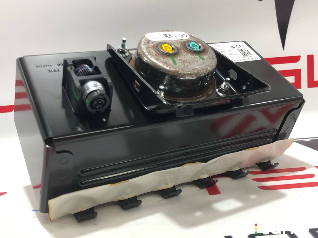 PT00000762-I Подушка безопасности пассажира Rivian R1T 2022г. - фото №4