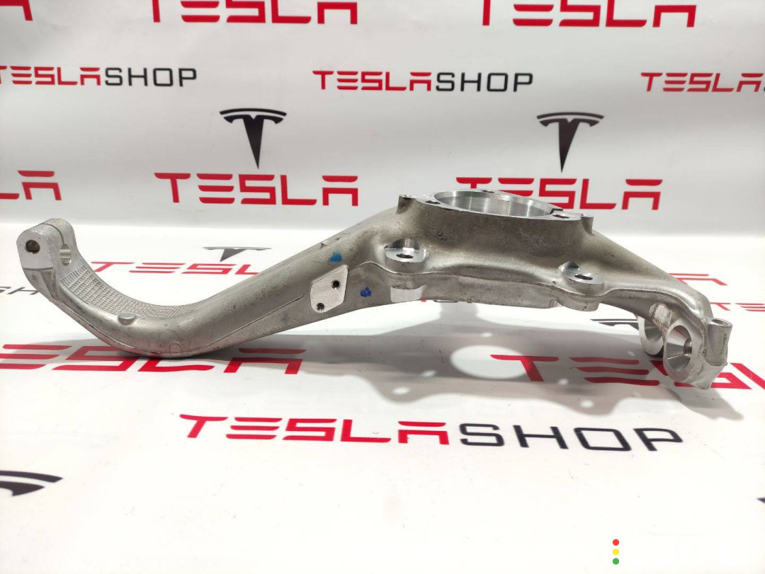 1044316-00-E Кулак поворотный правый Tesla Model 3 2019г. - фото №4