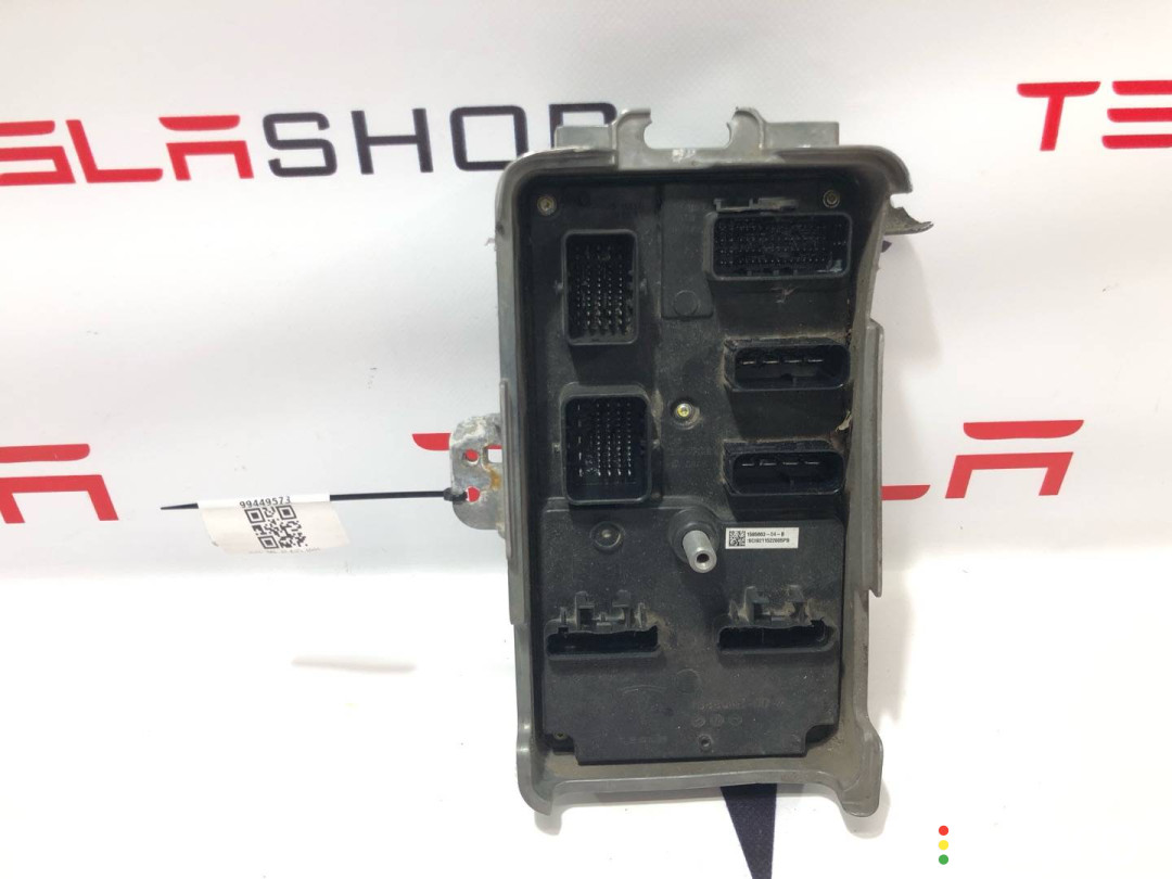 1562294-00-A, 1588948-00-A, 1585663-00-C блок управления BCM (бортовой сети) Tesla Model S 2-й рест 2021г. - фото №1