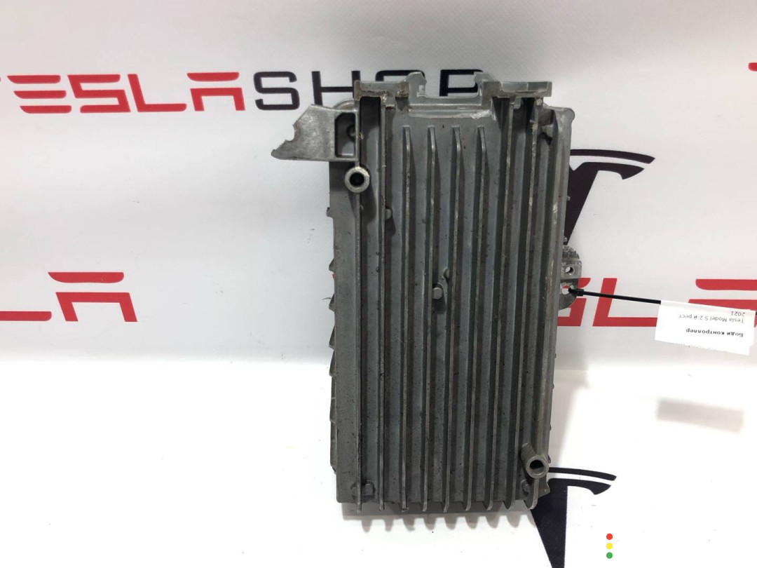 1562294-00-A, 1588948-00-A, 1585663-00-C блок управления BCM (бортовой сети) Tesla Model S 2-й рест 2021г. - фото №2