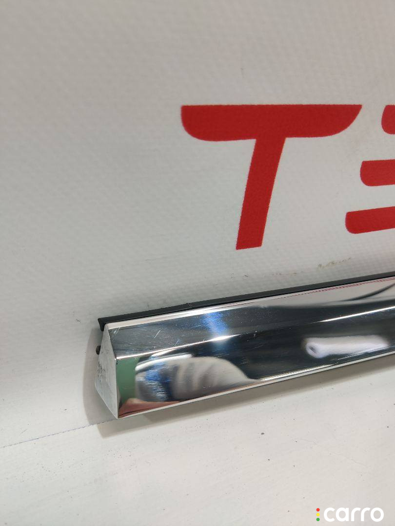 1032165-88-D, 1032173-00-D молдинг двери передней левой Tesla Model X 2019г. - фото №2